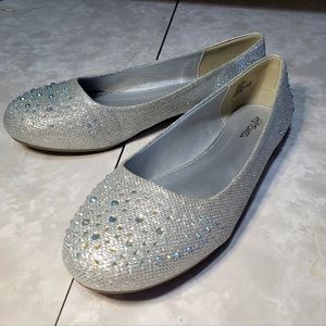 NEW Silver Trinity Sparkle Flats | Size 11W